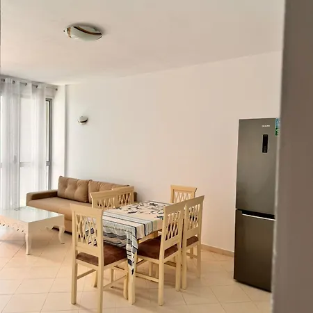Holiday 5 * Durrës