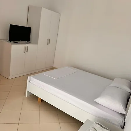 Holiday 5 * Durrës