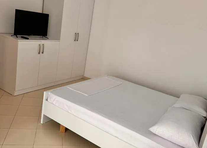 Holiday 5 * Durrës